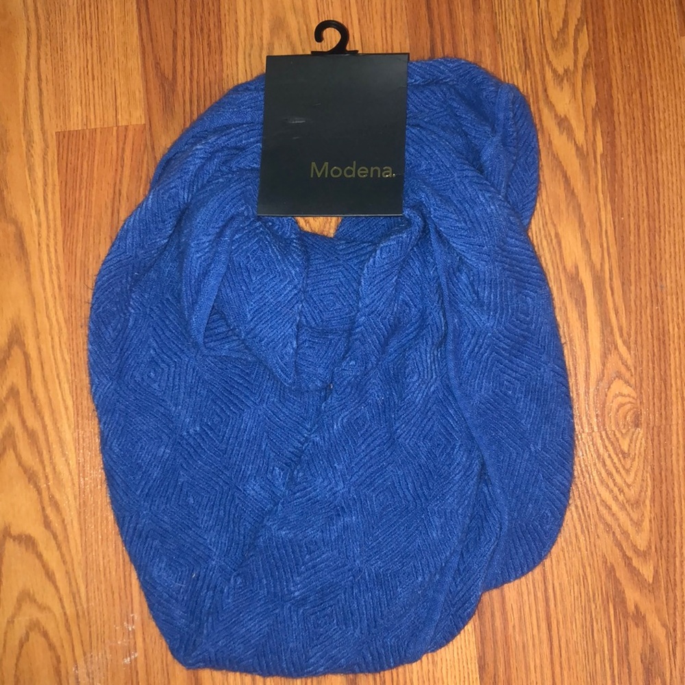 never worn scarf